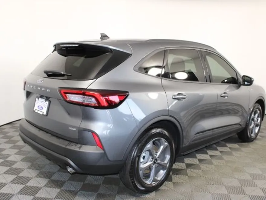 2025 Ford Escape ST-Line photo 1