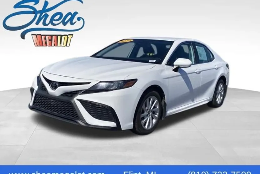 2022 Toyota Camry SE photo 1