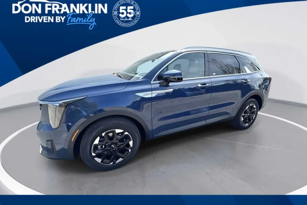 2025 Kia Sorento S photo 1
