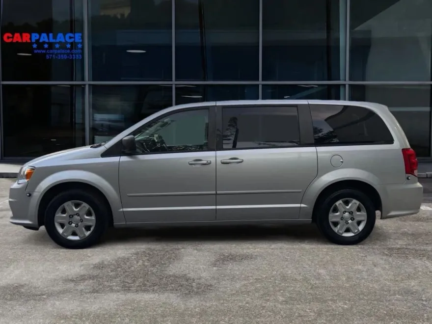 2012 Dodge Grand Caravan SE photo 1