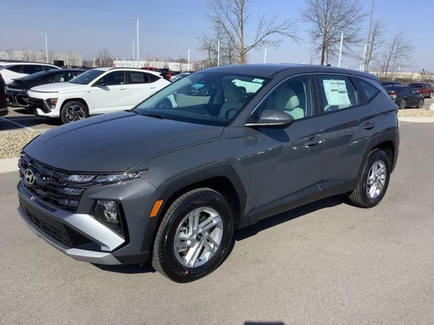 2025 Hyundai Tucson SE photo 1