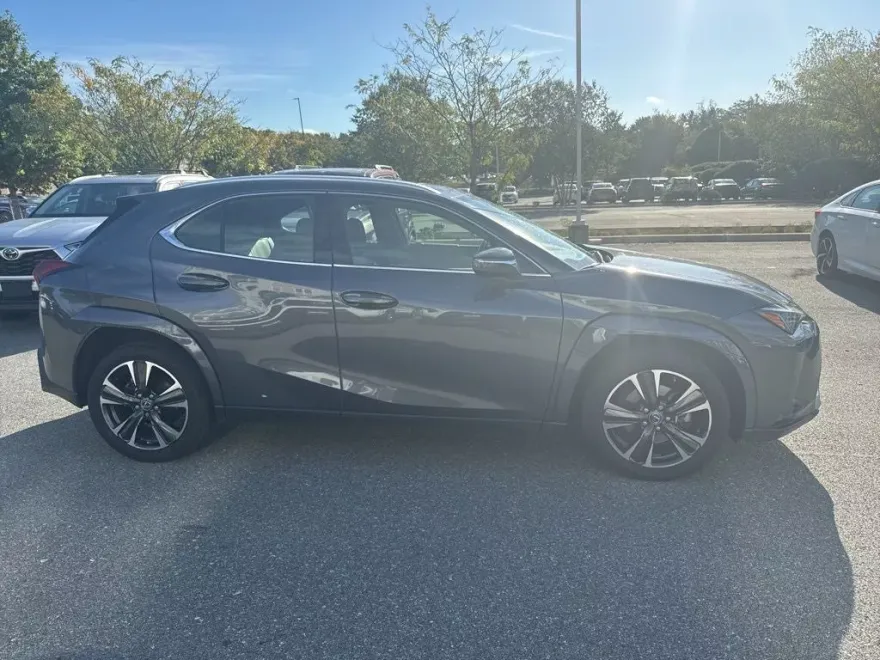 2023 Lexus UX 250h Premium photo 1