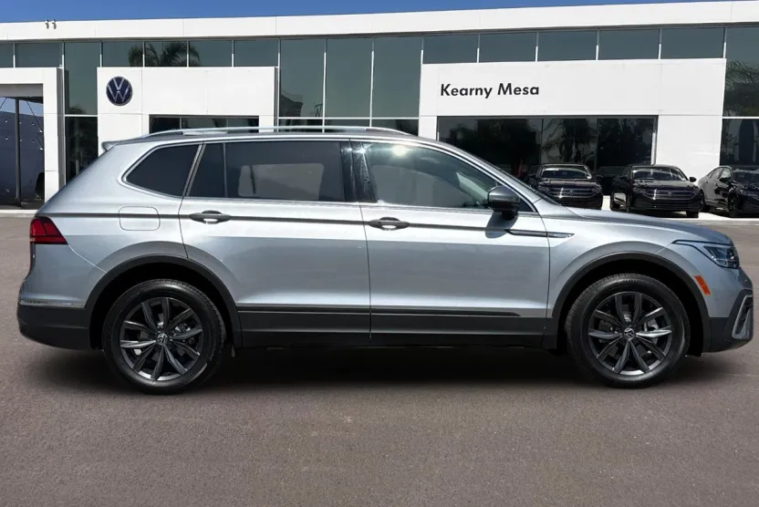 2022 Volkswagen Tiguan SE photo 1