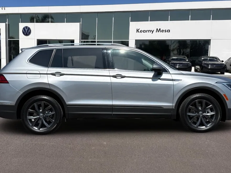 2022 Volkswagen Tiguan SE photo 1
