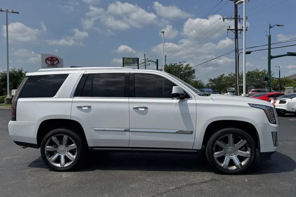 2017 Cadillac Escalade Premium Luxury photo 1