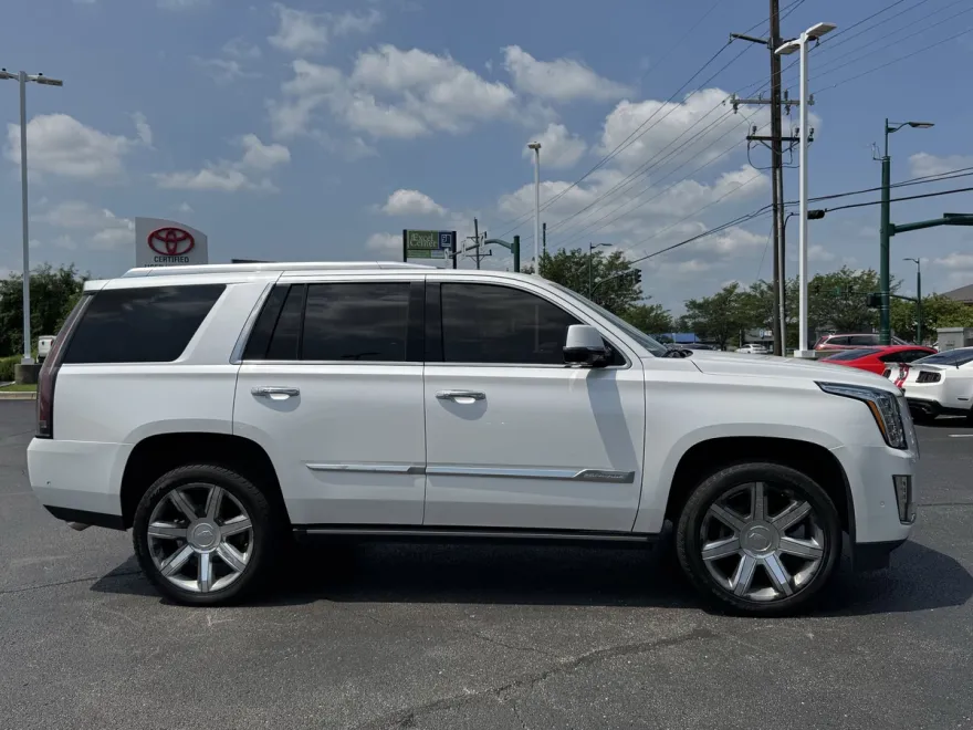2017 Cadillac Escalade Premium Luxury photo 1