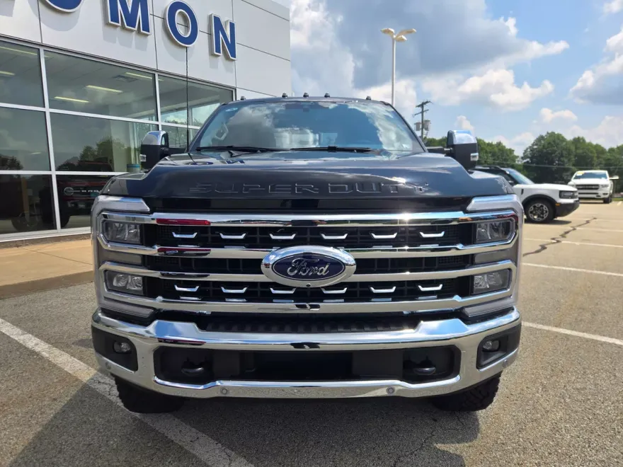 2025 Ford F-250 Lariat Tremor photo 1
