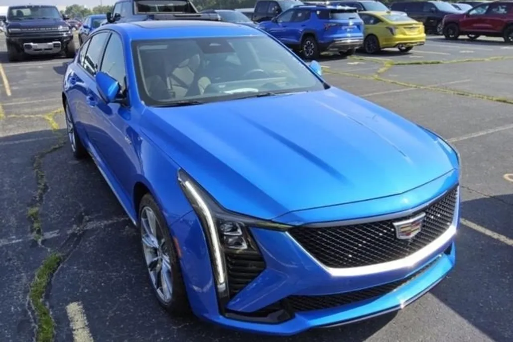 2025 Cadillac CT5 V photo 1