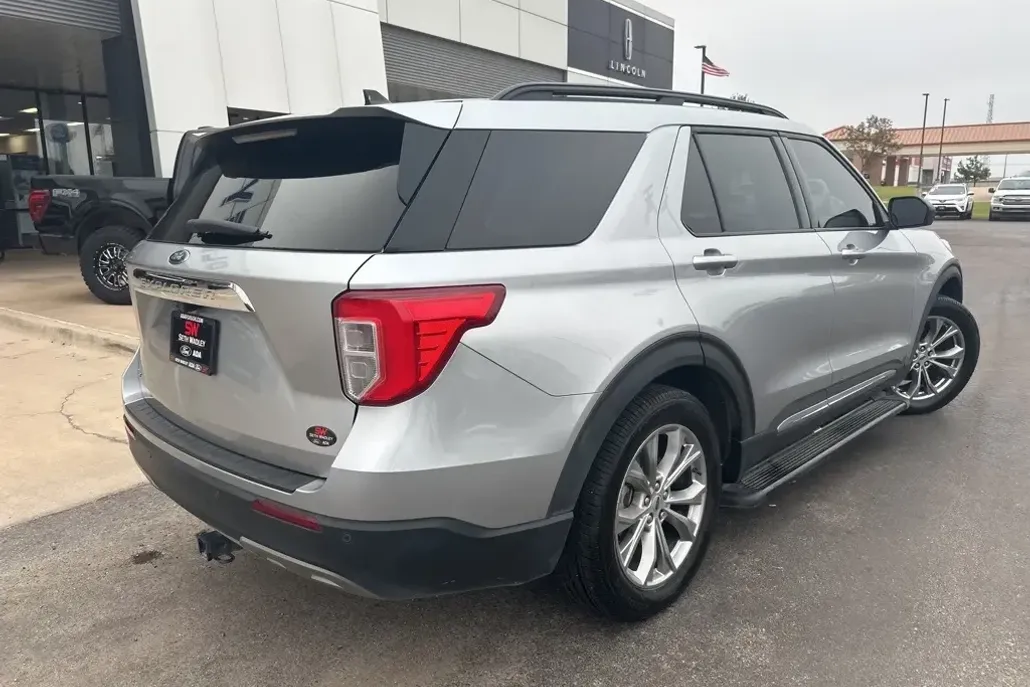 2021 Ford Explorer XLT photo 1