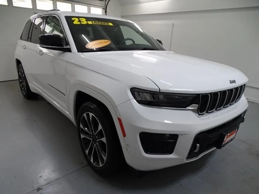 2023 Jeep Grand Cherokee Overland photo 1