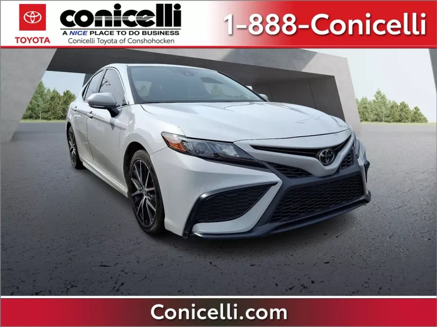2022 Toyota Camry SE photo 1