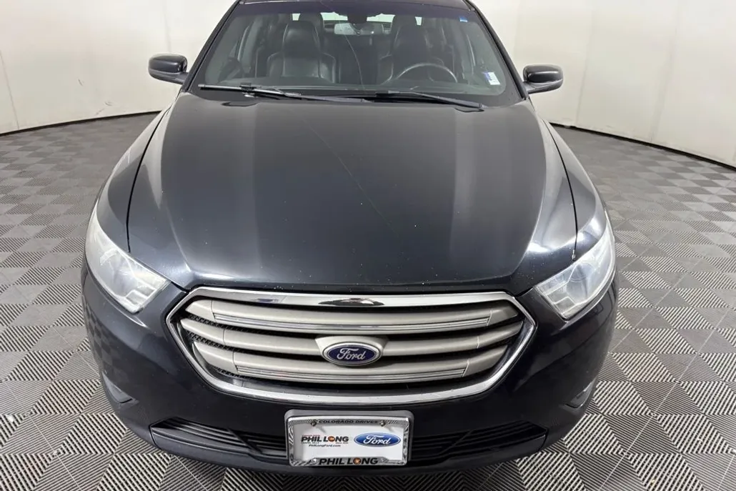 2014 Ford Taurus SEL photo 1