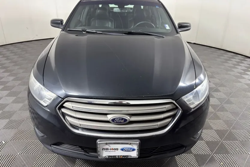 2014 Ford Taurus SEL photo 1