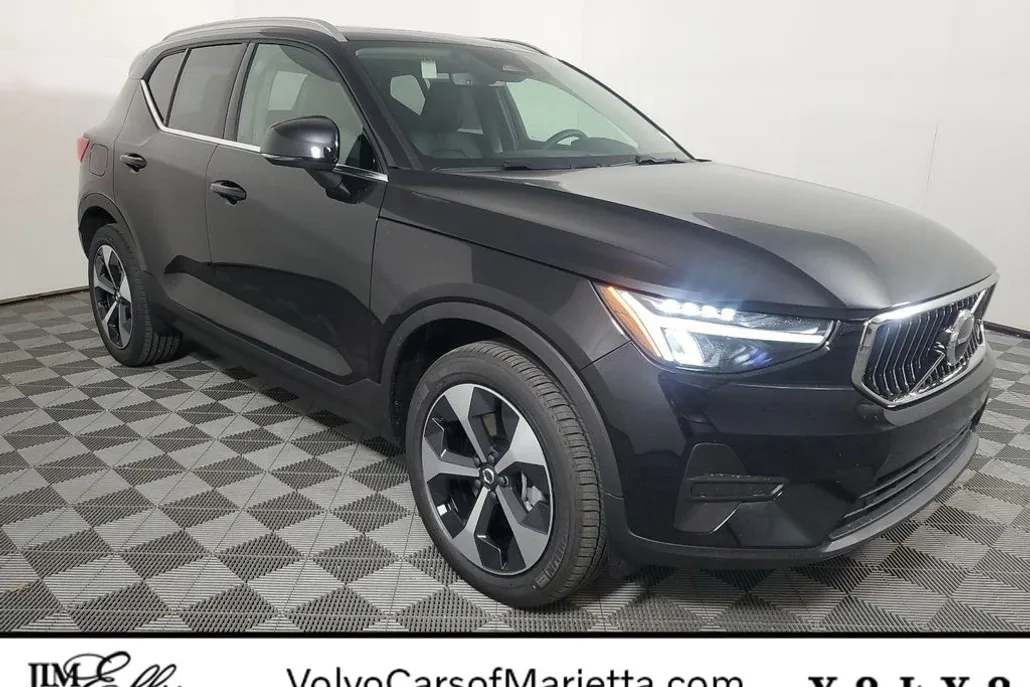 2025 Volvo XC40 Core photo 1