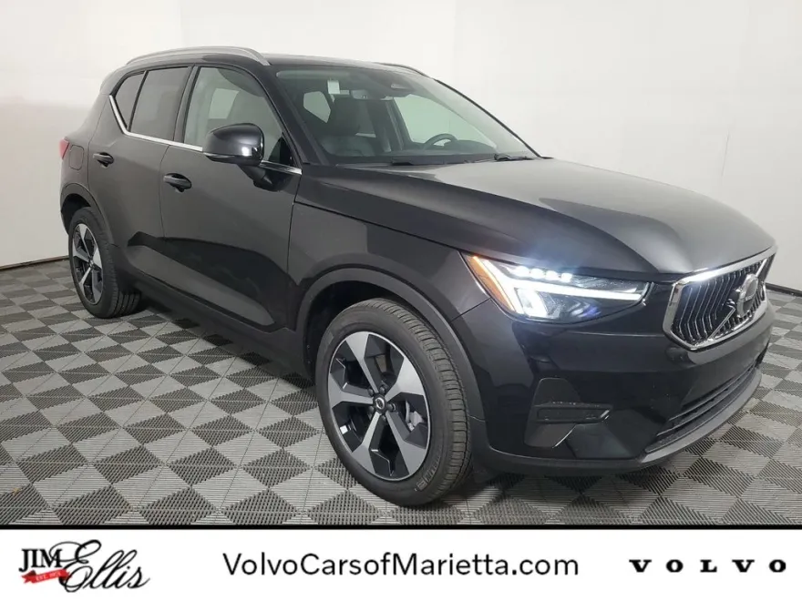 2025 Volvo XC40 Core photo 1