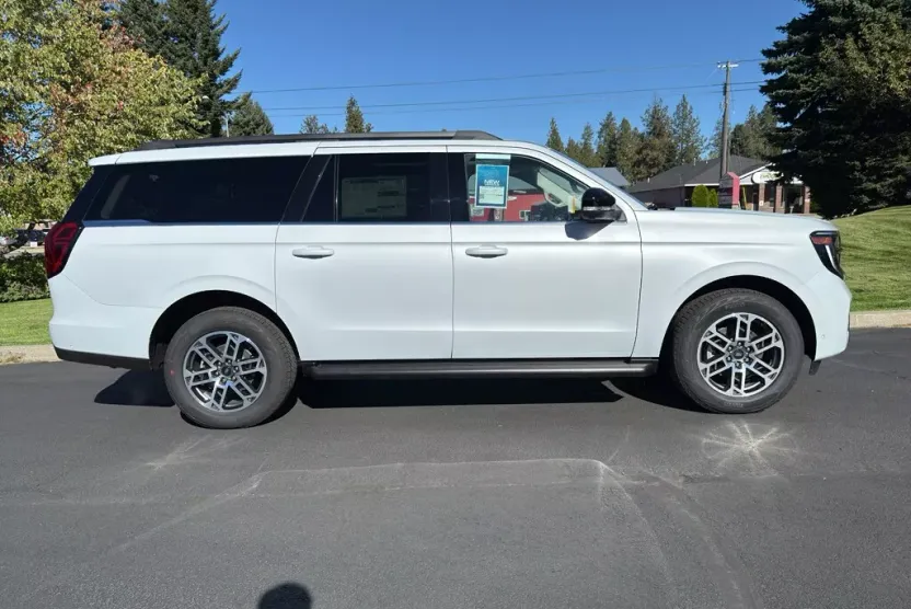 2025 Ford Expedition MAX photo 1