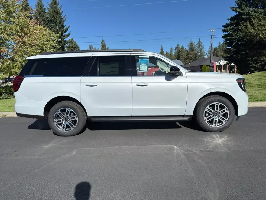 2025 Ford Expedition MAX photo 1