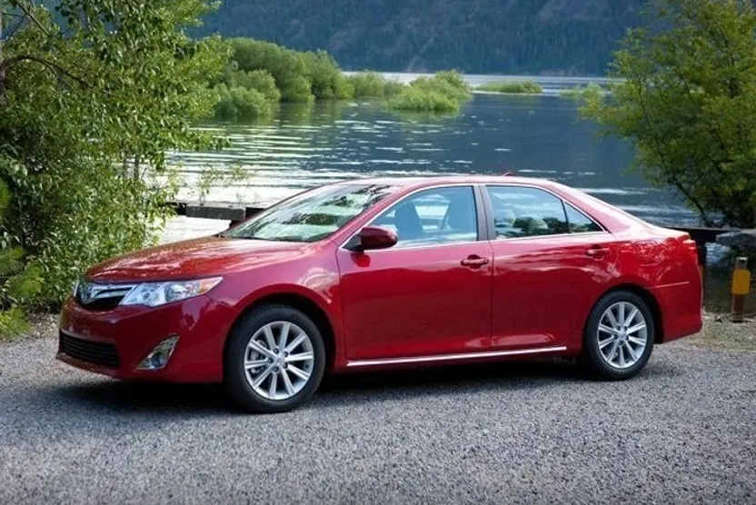 2013 Toyota Camry XLE V6 photo 1