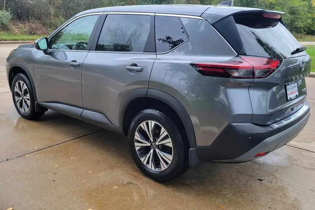 2023 Nissan Rogue SV photo 1