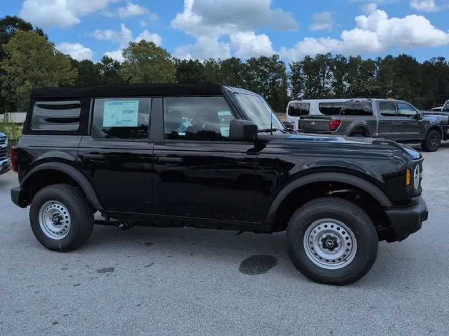 2025 Ford Bronco Base photo 1