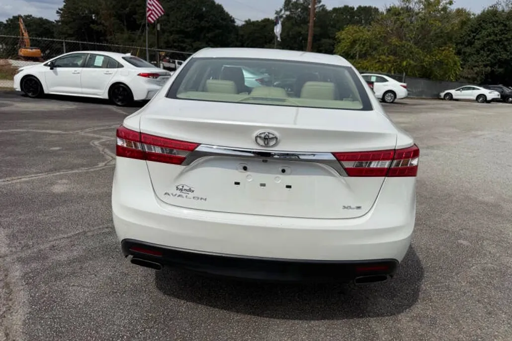 2014 Toyota Avalon XLE photo 1