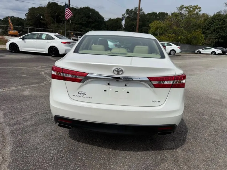 2014 Toyota Avalon XLE photo 1