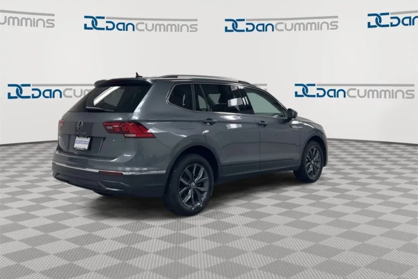 2022 Volkswagen Tiguan SE photo 1