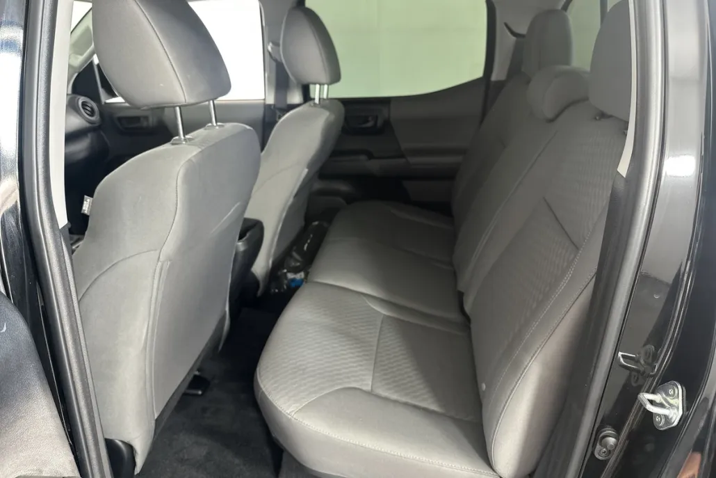 2023 Toyota Tacoma SR 4x4 photo 1