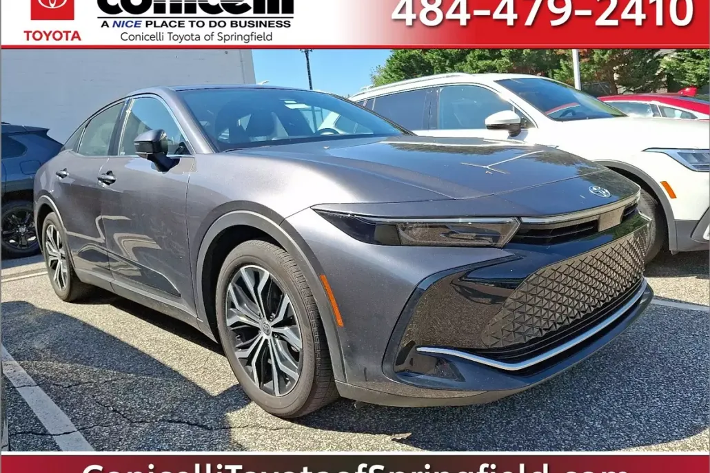 2023 Toyota Crown XLE photo 1