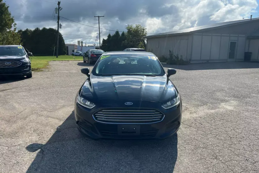 2016 Ford Fusion S photo 1