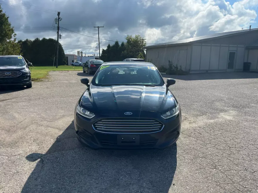 2016 Ford Fusion S photo 1