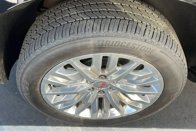 2024 Gmc Yukon Denali photo 1