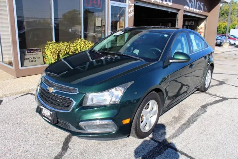 2015 Chevrolet Cruze LT photo 1