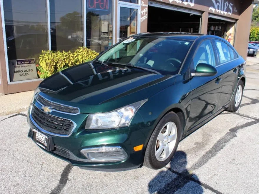 2015 Chevrolet Cruze LT photo 1