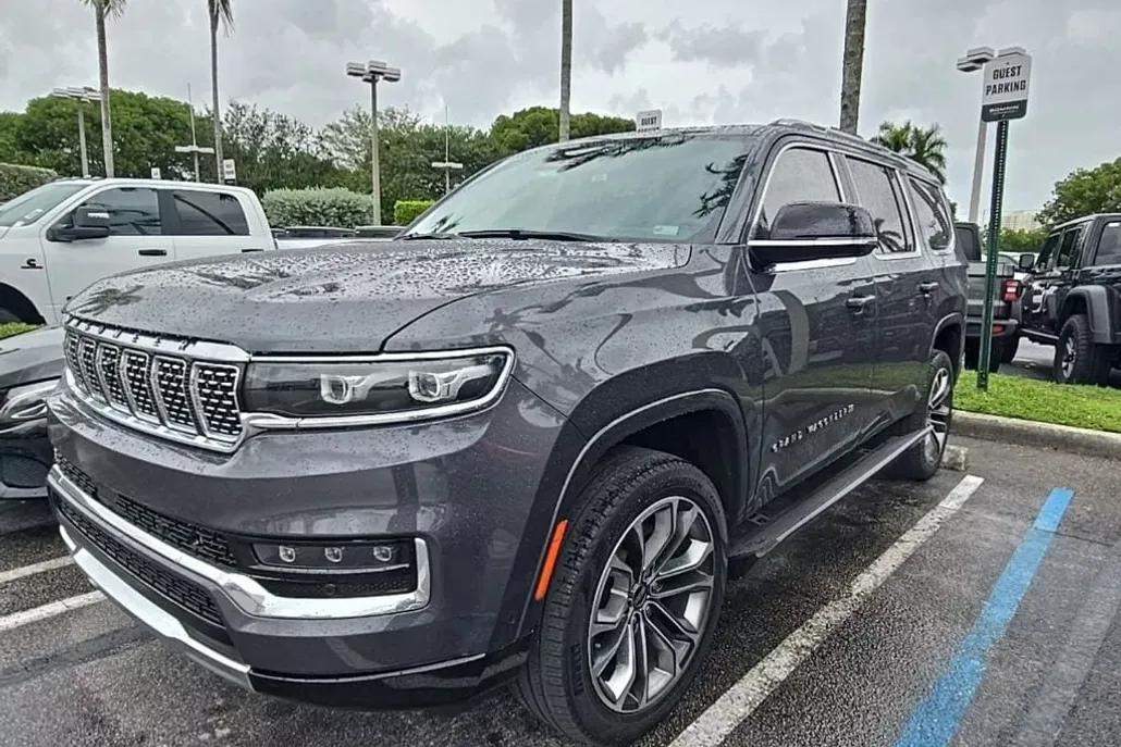 2023 Jeep Grand Wagoneer III photo 1
