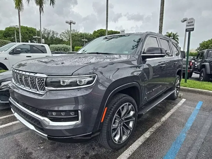 2023 Jeep Grand Wagoneer III photo 1