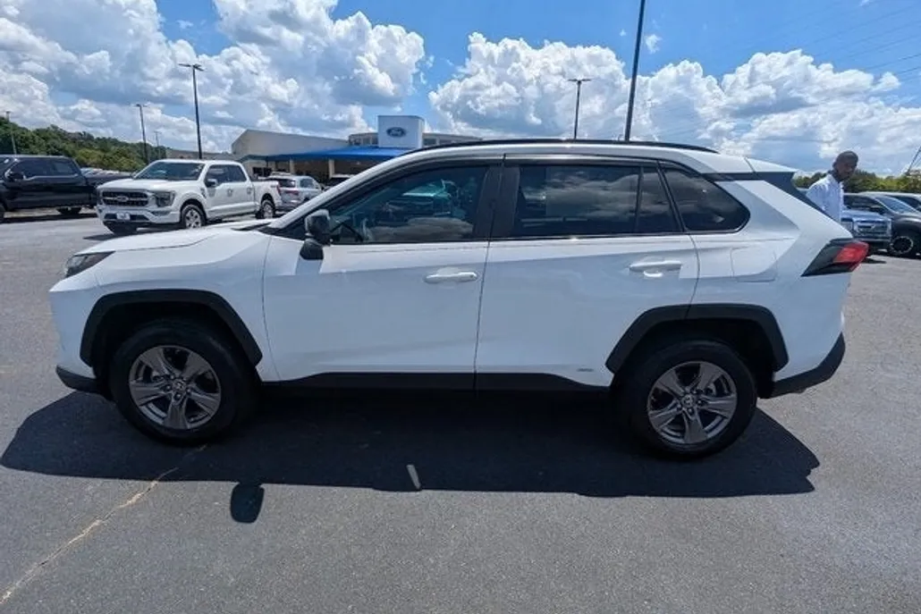 2024 Toyota RAV4 Hybrid LE photo 1