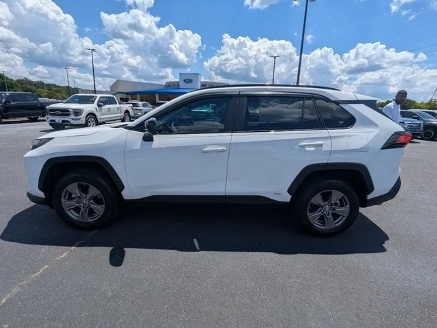 2024 Toyota RAV4 Hybrid LE photo 1