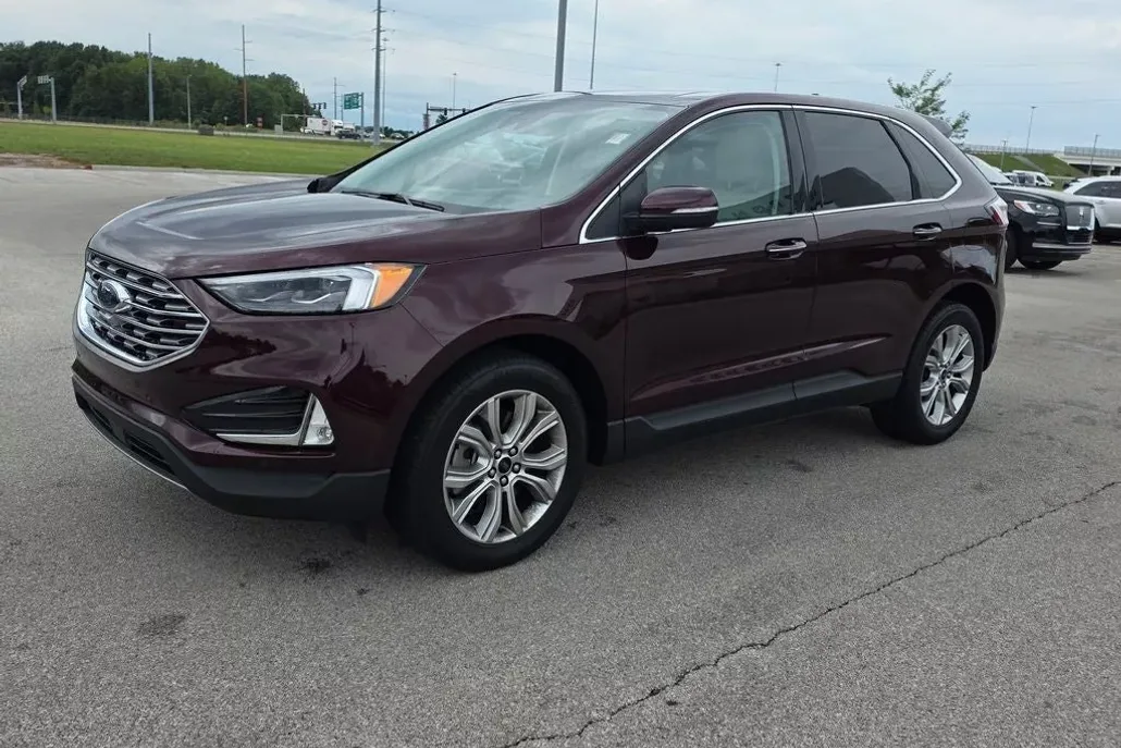 2024 Ford Edge Titanium photo 1