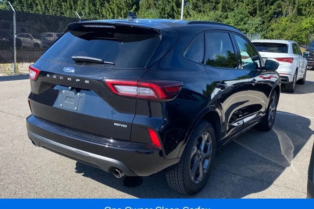 2024 Ford Escape ST-Line photo 1