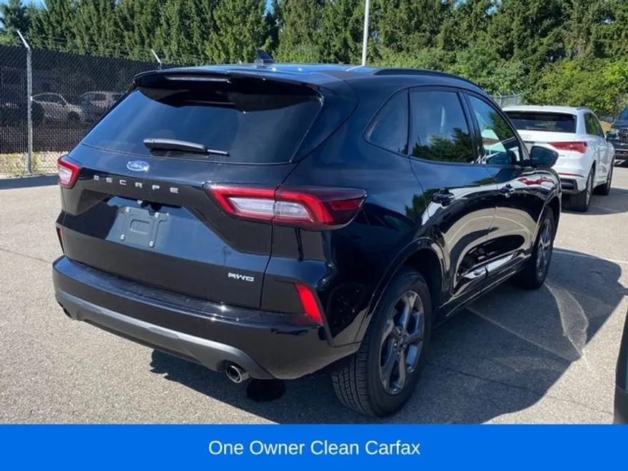 2024 Ford Escape ST-Line photo 1