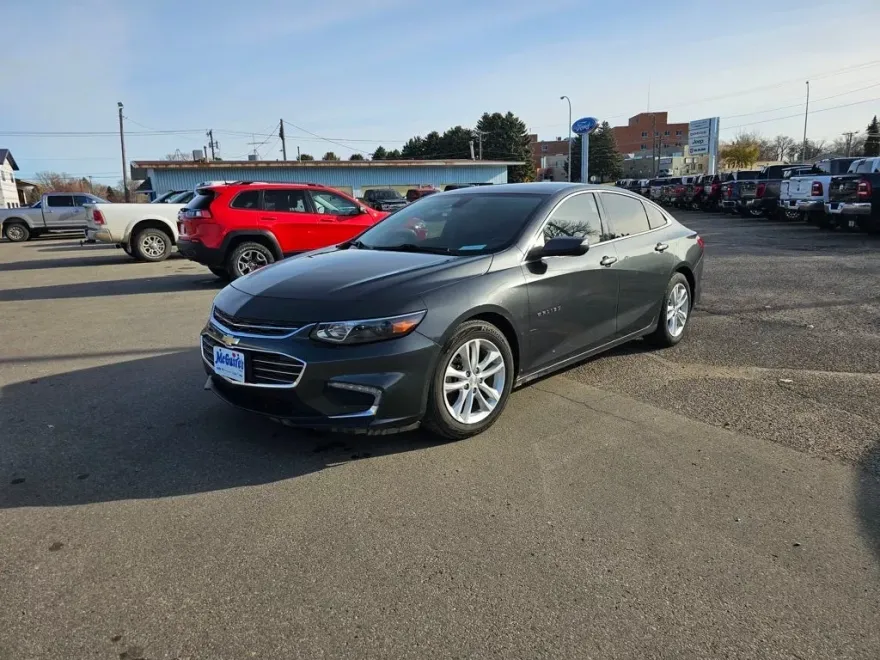 2017 Chevrolet Malibu 1LT photo 1