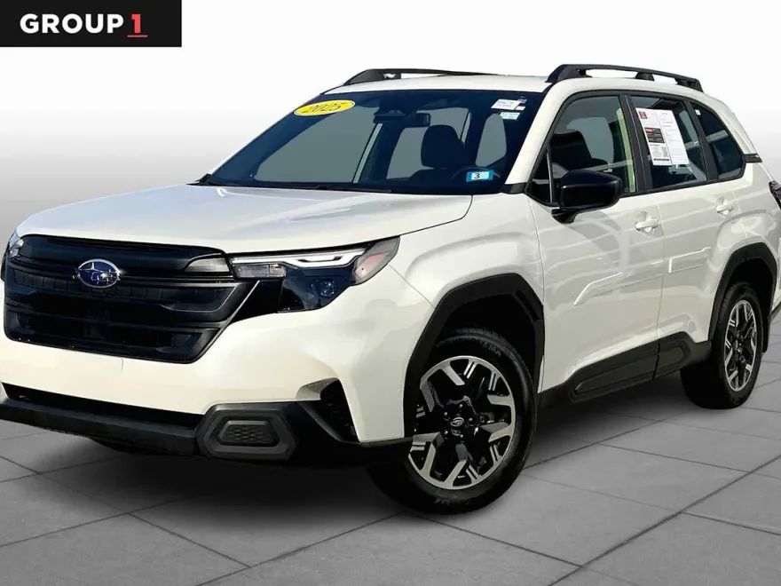2025 Subaru Forester Base photo 1