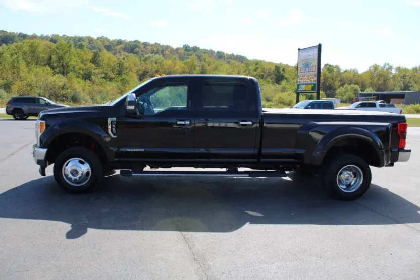 2017 Ford F-350 Lariat photo 1