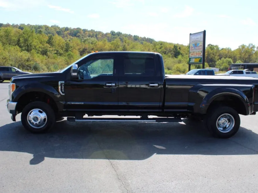 2017 Ford F-350 Lariat photo 1