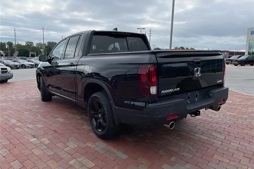 2021 Honda Ridgeline Black Edition photo 1
