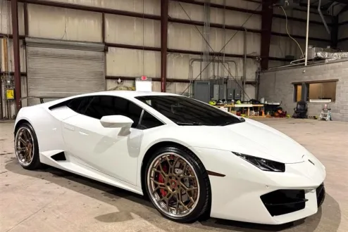 2016 Lamborghini Huracan Coupe photo 2