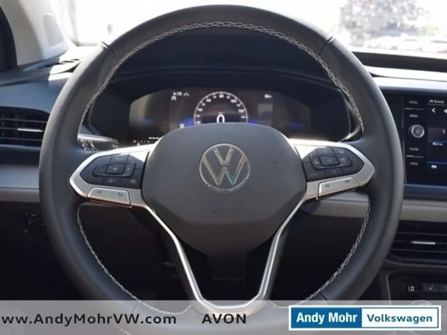 2024 Volkswagen Taos SE photo 18