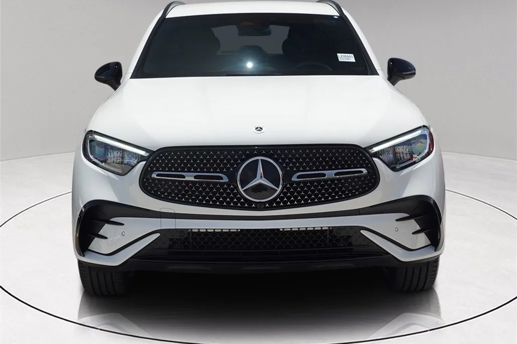 2025 Mercedes Benz GLC 300 photo 1