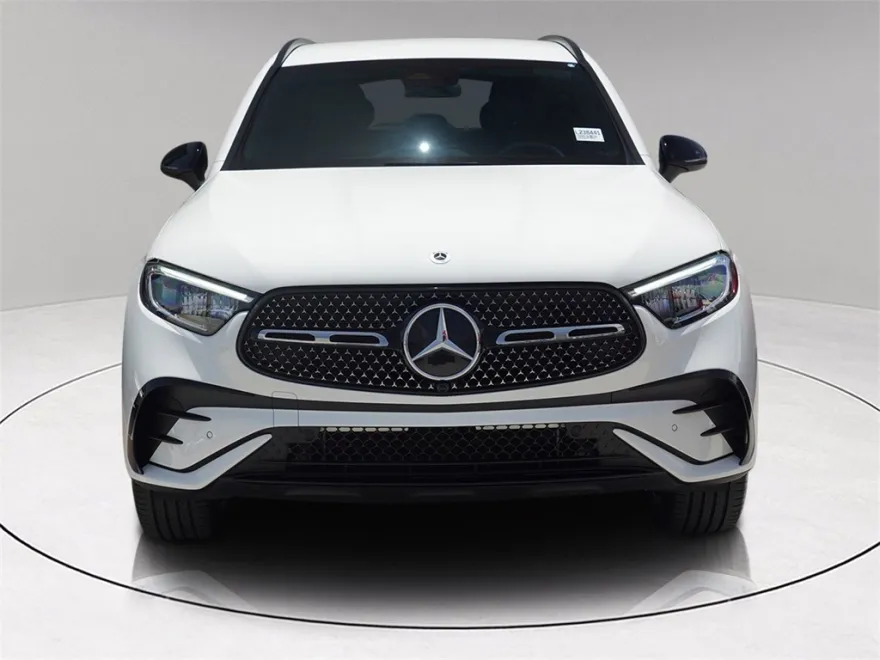 2025 Mercedes Benz GLC 300 photo 1